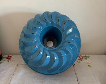 A fabulous rare blue French antique round 9.5&quot; diameter enamelled steel cake  baking tin mould with a hook to wall hang