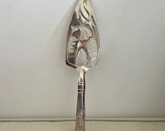 A sparkly shiny  retro Mayell ornate cake slice EP on Zinc Made in England