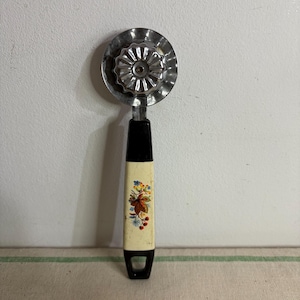 A vintage  1950s Nutbrown Pie crimper, trimmer and decorator  made from stainless chrome steel with a leaf decor plastic  handle