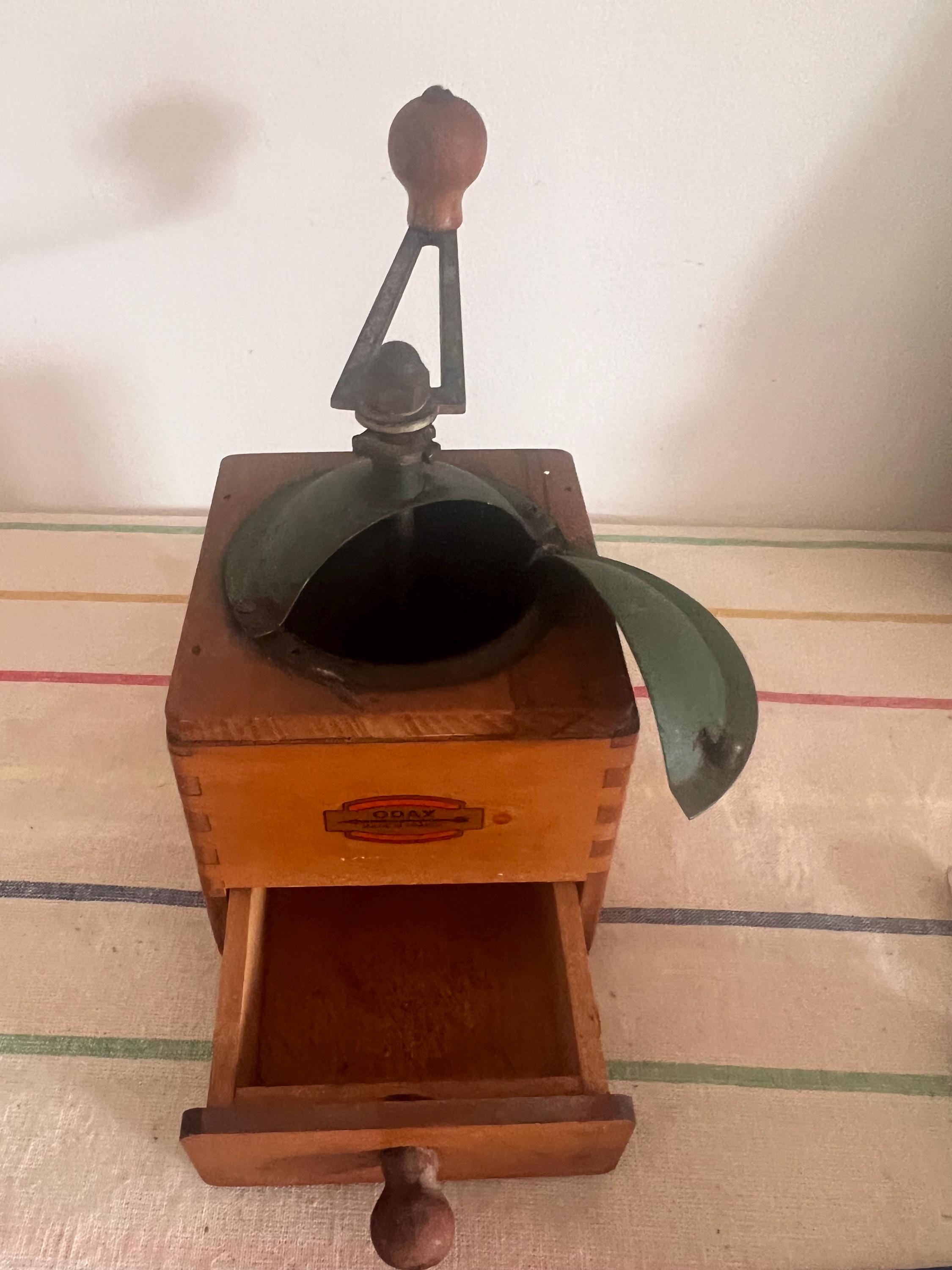 Moulin à café ancien et manuel Odax en bon état de fonctionnement