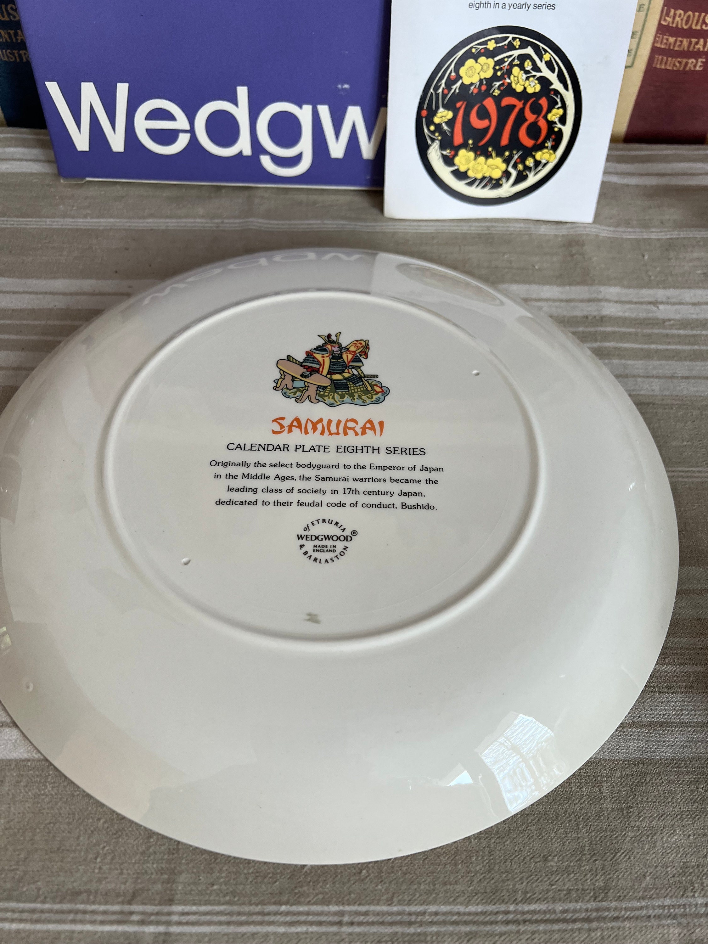 Una placa de colección Wedgwood de 1978 en caja llamada Samurai de