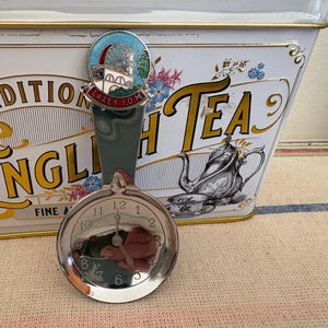 A retro Laxety Isle of Man  clock face 5 o&#39;clock teatime   souvenir loose tea caddy spoon or scoop