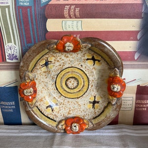 A  gorgeous versatile  German Art Deco Majolica  ceramic bowl in beige orange and yellow