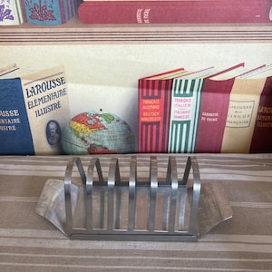 A  retro vintage  18-8 stainless steel &#39;Made in Hong Kong&#39;  1960s toast rack with slide on crumb tray