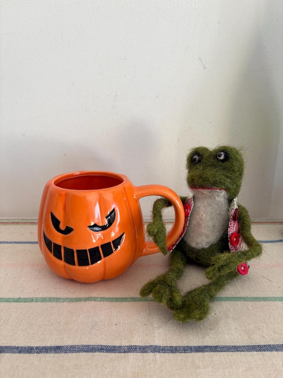 楽しいビンテージのオレンジ色の陶器製カボチャデザインのハロウィン