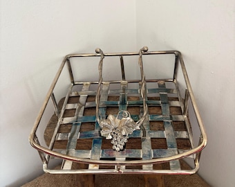 Piękne, posrebrzane, francuskie, zabytkowe rozwiązanie Silea, praktyczne i eleganckie, pozwalające utrzymać serwetki papierowe na miejscu