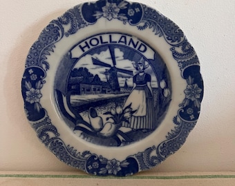 A medium sized Delft Blue Dutch Holland  hand painted blue and white plate that can be wall hung
