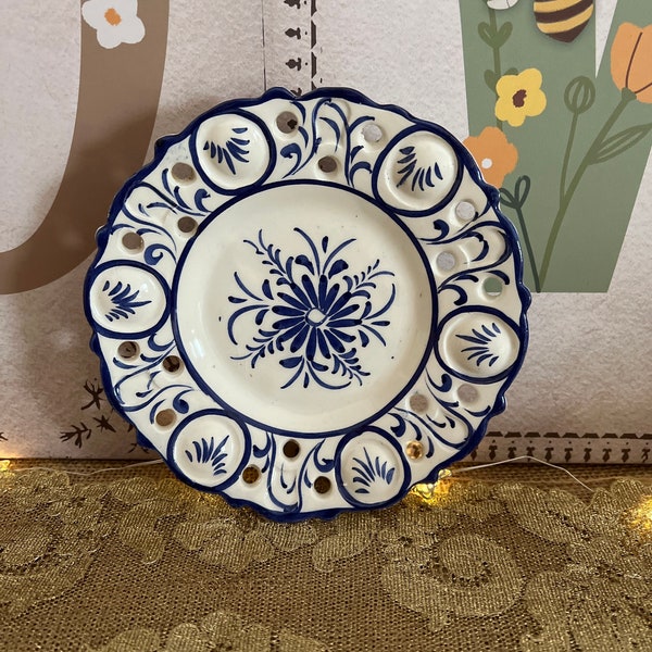 Beautifully intricate  hand painted ceramic pottery blue and white Vestal Portugal 1606 plate dish