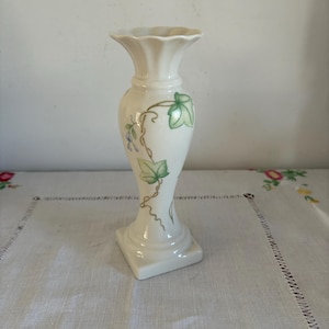 A beautifully decorated hand crafted Fine Parian China   Belleek Pottery Ireland Daisy spill vase