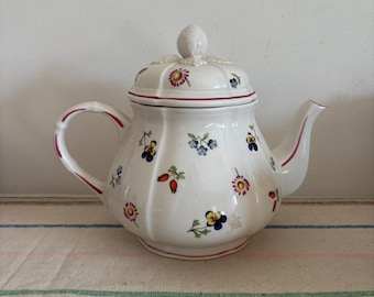 A rare collectable large size 6 person vintage Villeroy and Boch Petite Fleur Teapot