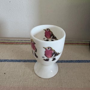 Ein Retro Vintage Sammlerstück Robin in Stiefeln Design Porzellan Porzellan Eierbecher