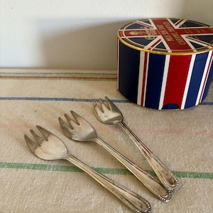 A set of three Mayell  silver plated  oyster forks to replicate the restaurant experience