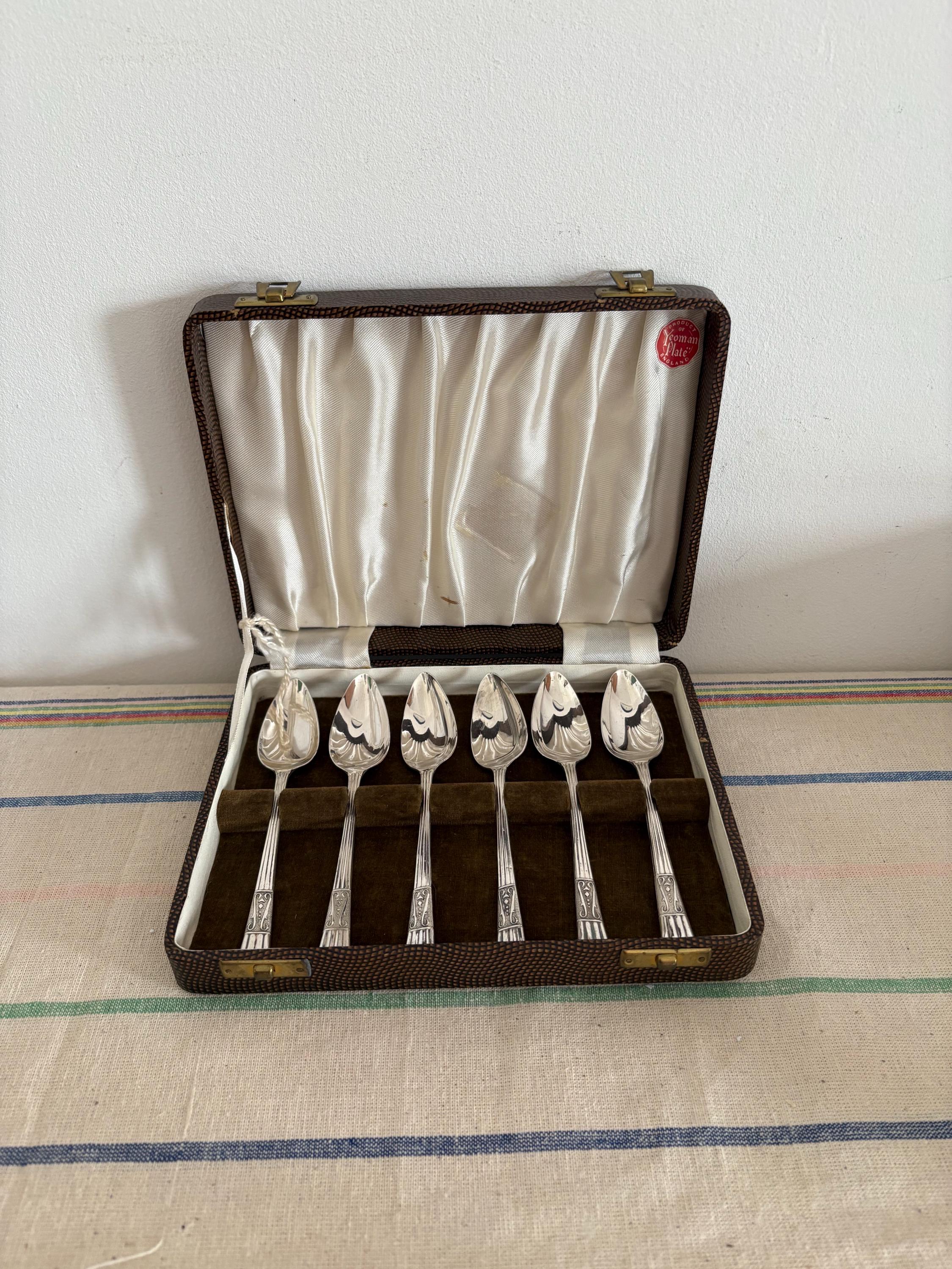 A Vintage Yeoman Plate EPNS Rd 859116 ( Silver Plated) Set of 6