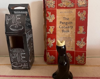 A vintage boxed Fackelmann German blackbird pie funnel with a mustard yellow beak and eyes