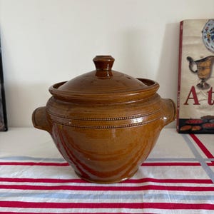 Pearsons of Chesterfield Stengods Bönkruka med lock: Karamellbrun keramik