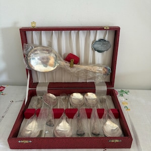 A gorgeous and immaculate red leather effect  boxed  set of  Cooper Ludlam  Sheffield EPNS  A1 Art Deco dessert spoons with serving spoon