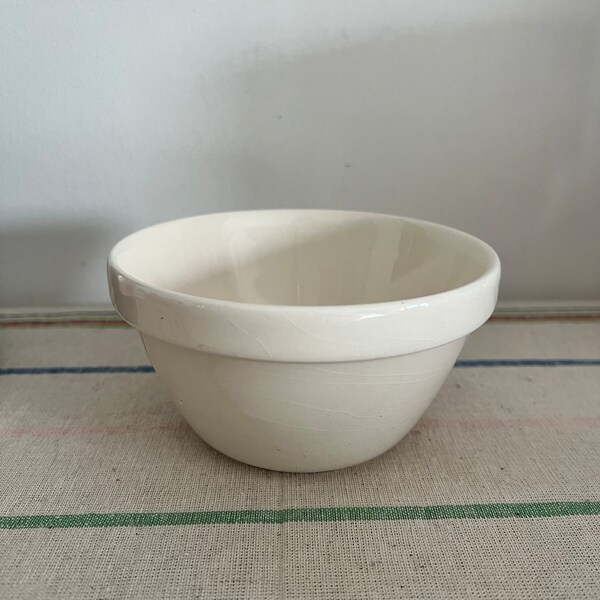 A Mason Cash S48  beige oven proof  stoneware pudding bowl, small mixing bowl  pie dish