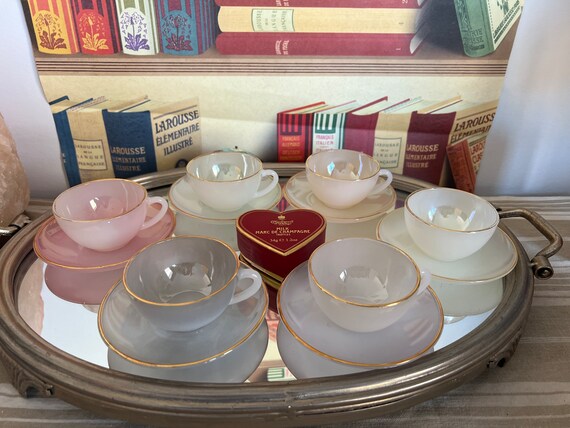 Set of Six Dainty 1950s French Arcopal Harlequin Expresso Coffee