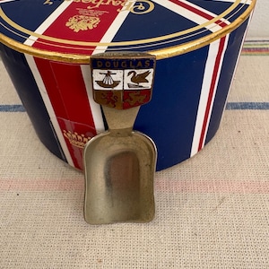 A retro Douglas souvenir loose tea caddy spoon or scoop