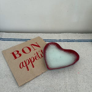 An unusual glass heart shaped trinket, jewellery, dressing table dish