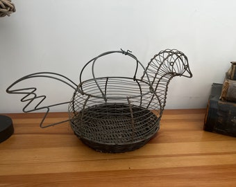Cesta de armazenamento de ovos de galinha em rattan com arame de metal e plástico em formato vintage com alças de transporte