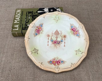 Beautifully ornate  Regal Ware  Art Deco era plate 9"  diameter floral plate