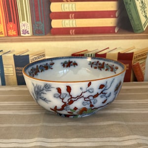 Um antigo W do século XIX. Tigela de design oriental pintada à mão T. Copeland & Sons