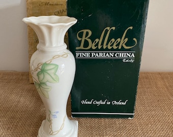 A beautifully decorated hand crafted Fine Parian China   Belleek Pottery Ireland Daisy spill vase