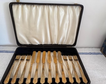 Christofle Alfénide Pompadour 12 cuillères à moka en métal doré