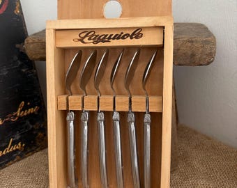 Ensemble vintage français de six cuillères Laguiole en acier inoxydable Inox 1800 dans un coffret en bois