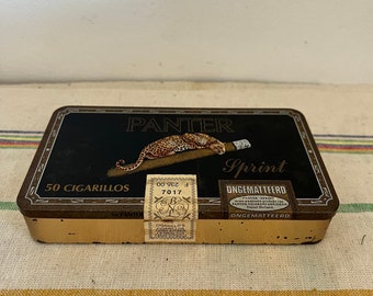 Une boîte vintage originale de 50 cigarillos rectangulaire noire et dorée pour l'Euro Panther Sprint