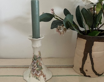 花柄キャンドルホルダー 繊細な花柄がデザインされた、上品なヴィンテージ磁器製キャンドル