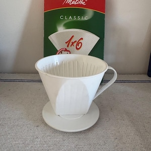 Retro French vintage white plastic coffee filter paper holder funnel with handle