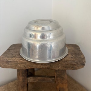 A round aluminium cake, sponge, pastry, chocolate, jelly, terrine  mould