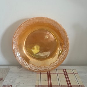 Retro USA 50er Jahre Anchor Hocking Fireking 7,5 inch flache Suppenschüssel Teller in Peach Glanz