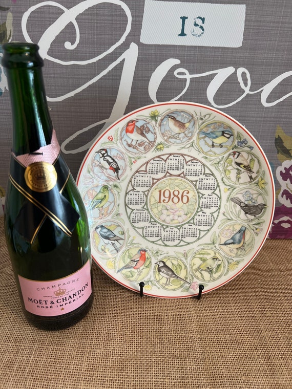 A Wedgwood 1986 Collector Plate Called Garden Birds From the