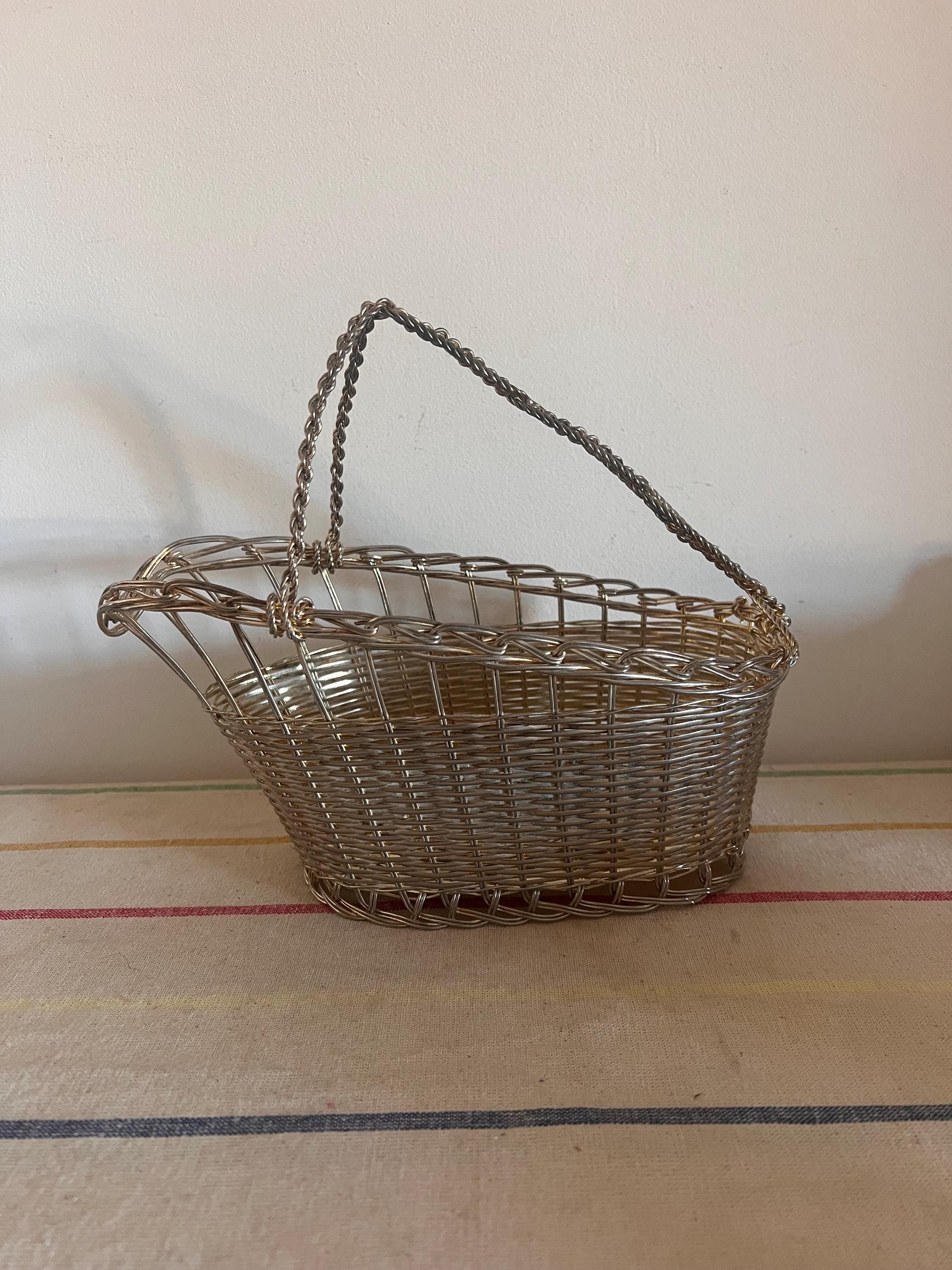 英国 アンティーク　銀メッキ　装飾バスケット　 ハンドル付き ヴィンテージ 英国 アンティーク 銀メッキ 装飾バスケット ハンドル付き ヴィンテージ