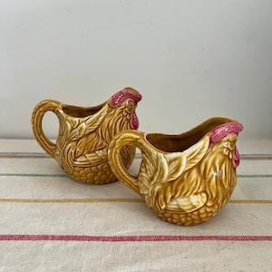 Set di due brocche per crema con design a gallina CP Japan