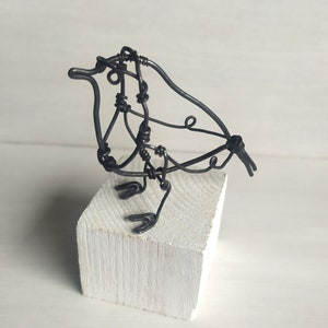Robin Sculpture (on wooden stand), ：robin Art, Wire sculpture, bird metal Art, Wire Wildlife Sculpture,