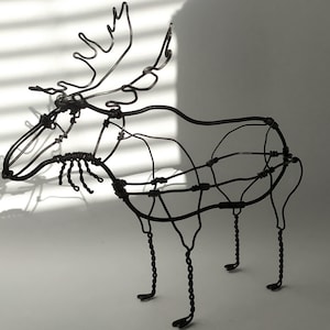 Moose Sculpture (medium size), moose Art, Wire sculpture, Moose metal Art, Wire Wildlife Sculpture