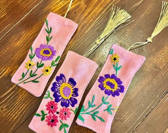 Vintage Hand bestickt Stoff Lesezeichen - One of a Kind - Valentinstag Geschenk für Leser