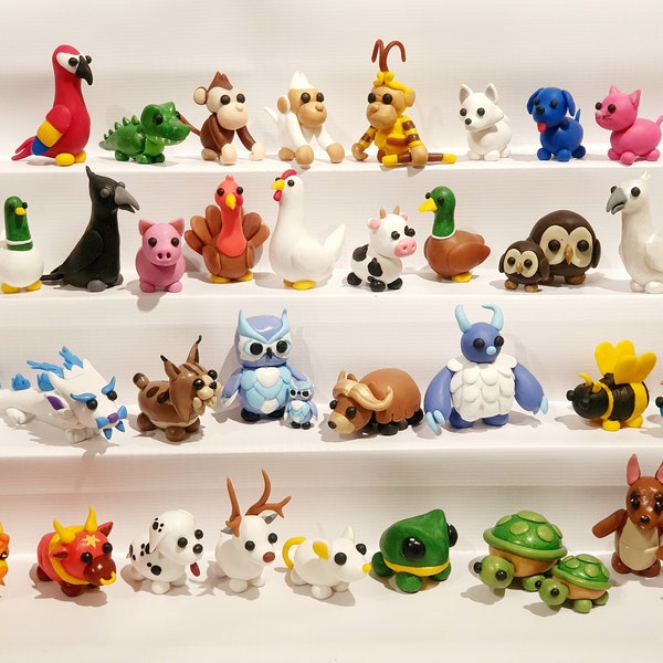 Figurines Adoptez-moi pour animaux de compagnie : perroquet, reine des abeilles, rage du froid, hibou des neiges, hibou, chat rose, chien bleu, dalmatien, kangourou, lion gardien, bœuf lunaire, tortue