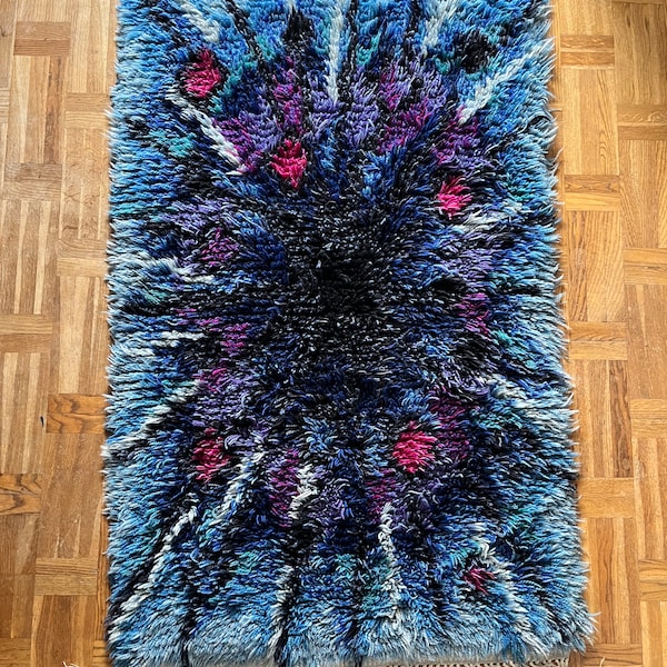 Vintage Swedish Rya Rug Designed in the 60s by Swedish Textile Designer Ingrid Jagarz Marks Rya Göteborg. Atomic Abstract Modernist Pattern.