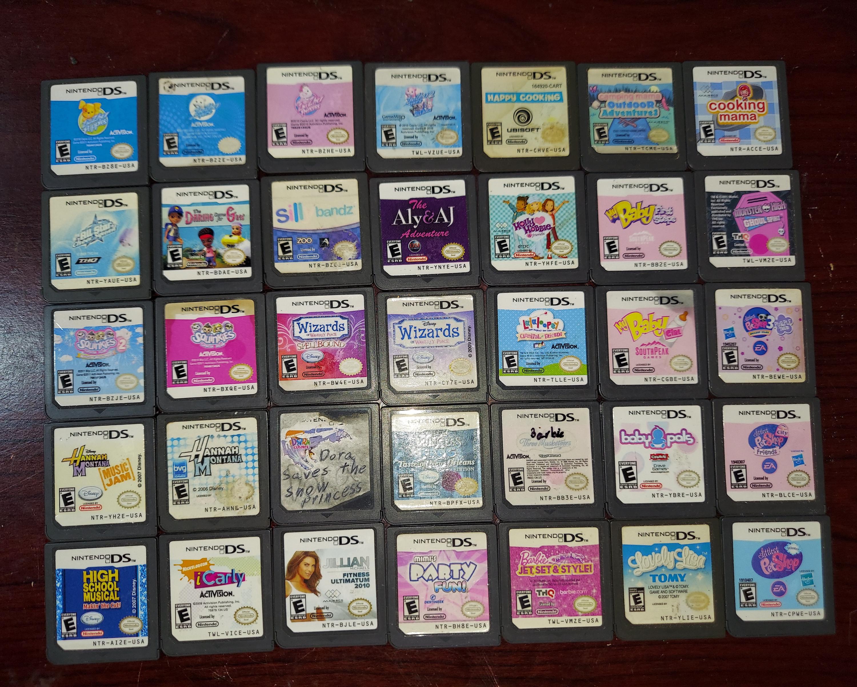 35 lot mixes nintendo ds wholesale girl games: barbie, squinkies, pet shop, princess frog, camping mama, monster high, littlest pet shop