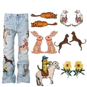 Pode incluir: Um conjunto de patches para passar a ferro com vários desenhos de animais, incluindo gatos, coelhos, um cavalo e um tigre. Os patches são coloridos e detalhados, com bordados intrincados.
