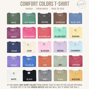 Puede incluir: Una cuadr&iacute;cula de camisetas unisex Comfort Colors con cuello redondo en varios colores, incluyendo Moss, Verde claro, Pimienta, Espresso, Azul vaquero, Baya, Crunchberry, Sand&iacute;a, Arrecife de la isla, Pl&aacute;tano, Denim, Marfil, Flor, Orqu&iacute;dea, Chambray, Violeta, Flo Blue, &Ntilde;ame, Bah&iacute;a, Carmes&iacute;, Blanco, Negro, Gris, Caqui y Mostaza.