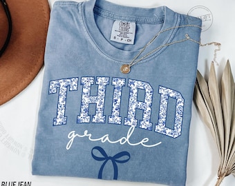 Comfort Colors® Lehrer-Hemd der dritten Klasse, Toile De Jouy-Bogen Lehrer-Hemd der dritten Klasse, niedliches Geschenk Kokette für den Lehrer der dritten Klasse