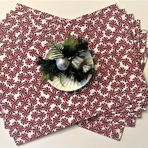 Christmas  Peppermint Swirls  Placemats Reversible Double Sided Set of 6