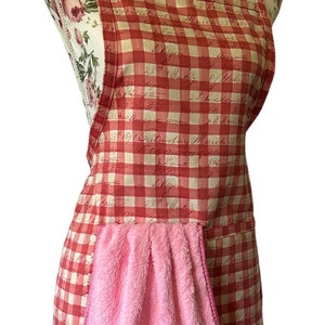 Fashion Vintage Red Checkers Print Woman Chef Apron; Everyday Baking and Cooking Aprons with Large Pocket; 100 % Cotton