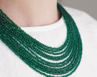 Collar verde de múltiples hebras, collar de cuentas de vidrio en capas con cierre único de latón fundido.